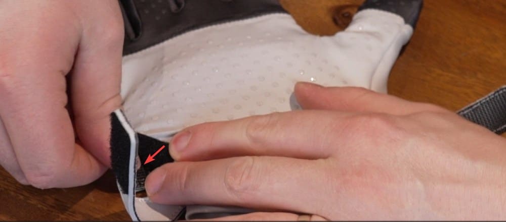 metagloves-pro-haptic-opening-wrist-strap_01.jpg