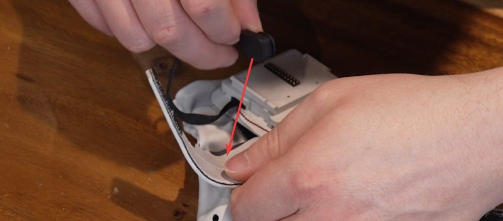 metagloves-pro-haptic-installing-electronics_03.jpg