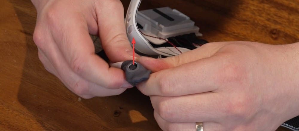 metagloves-pro-haptic-installing-electronics_05.jpg