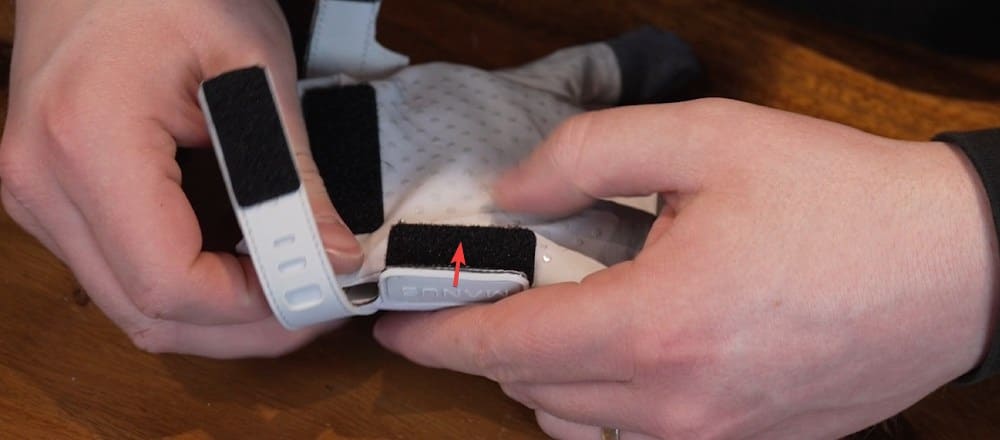 metagloves-pro-haptic-installing-electronics_09.jpg