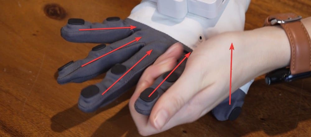 1783908070206930.jpg putting-on-glove_03.jpg