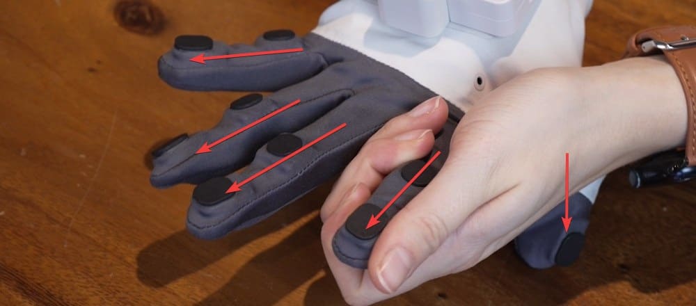 1783908095932586.jpg taking-off-glove_02.jpg
