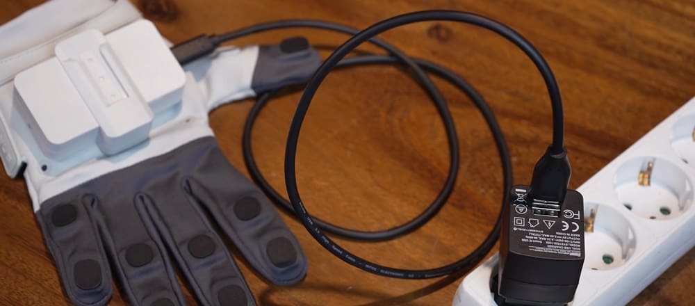 metagloves-pro-haptic-with-usb-charger_01.jpg