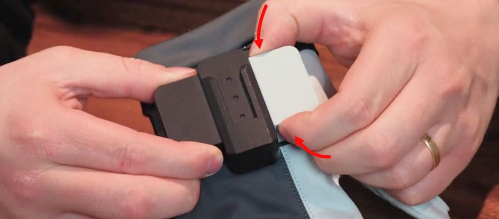 metagloves-pro-removing-battery_01.jpg