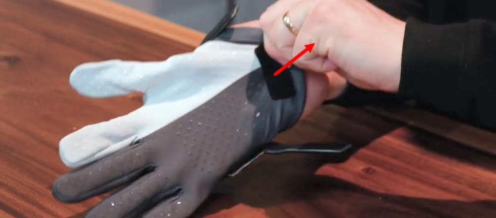 putting-on-glove_02.jpg