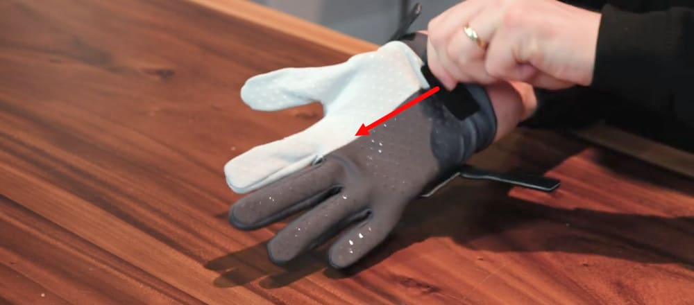 taking-off-glove_03.jpg