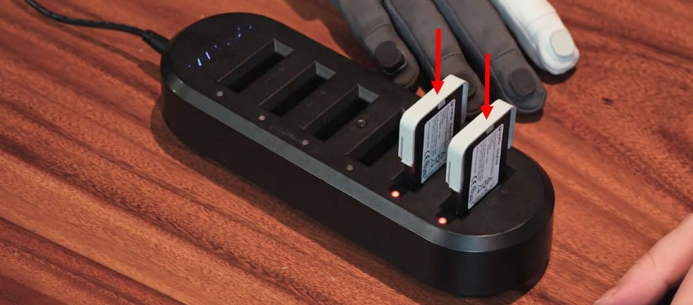 1783909751977725.jpg manus-charger-with-metagloves-pro-batteries_01.jpg